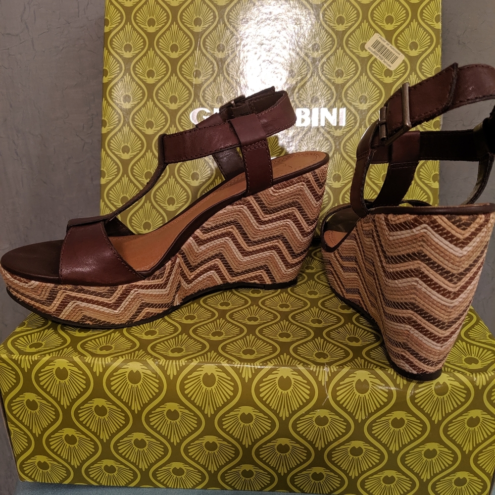 Shoes - Picture 4 of 4